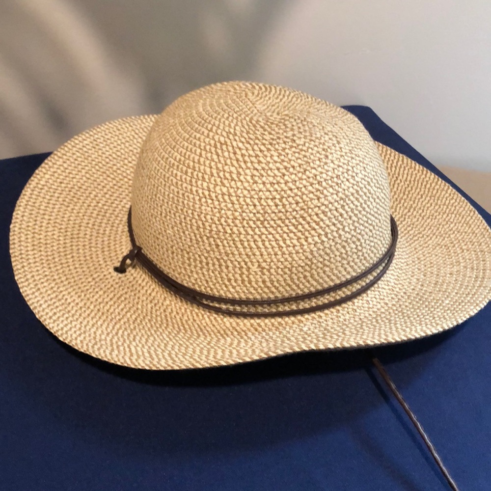 Solar escape sun hat NWOT